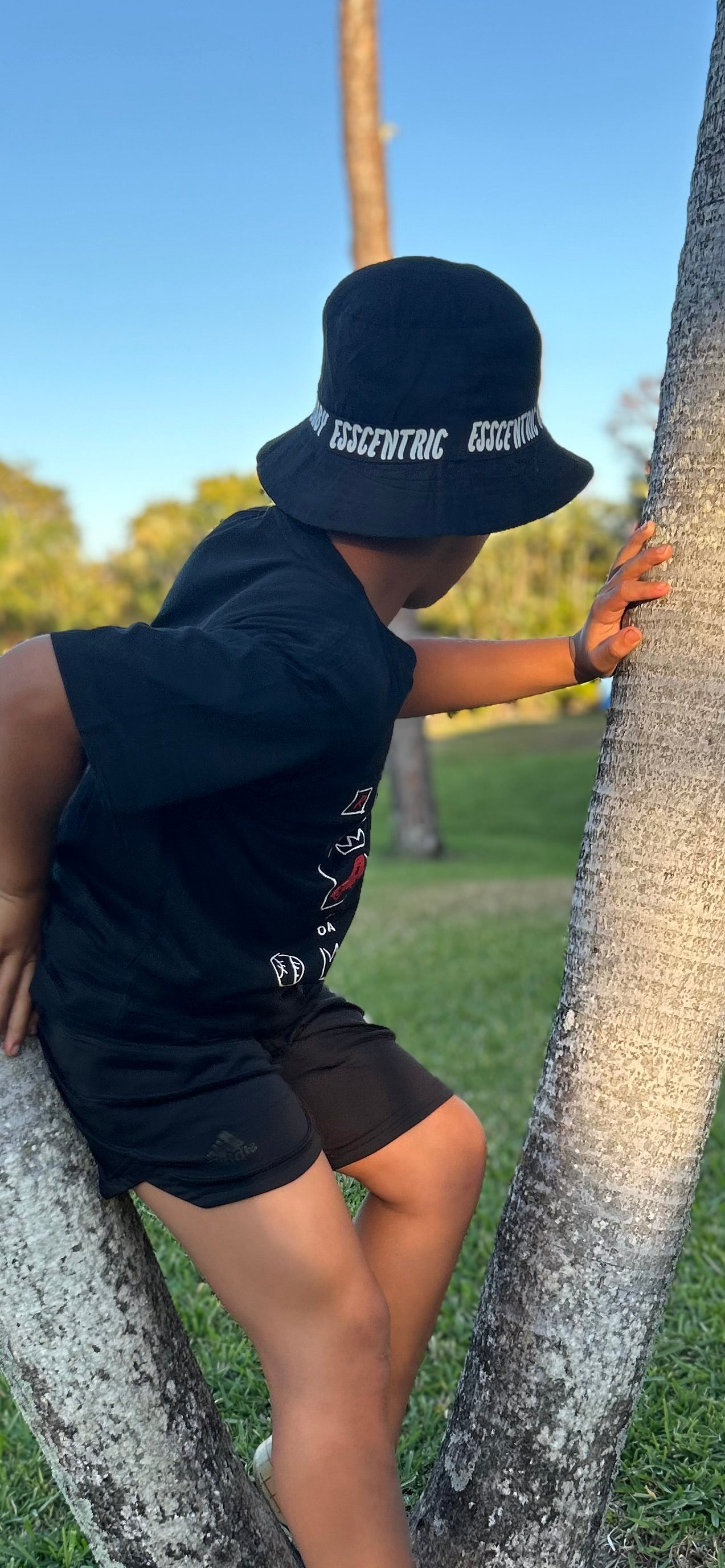 Esscentric Bucket Hat