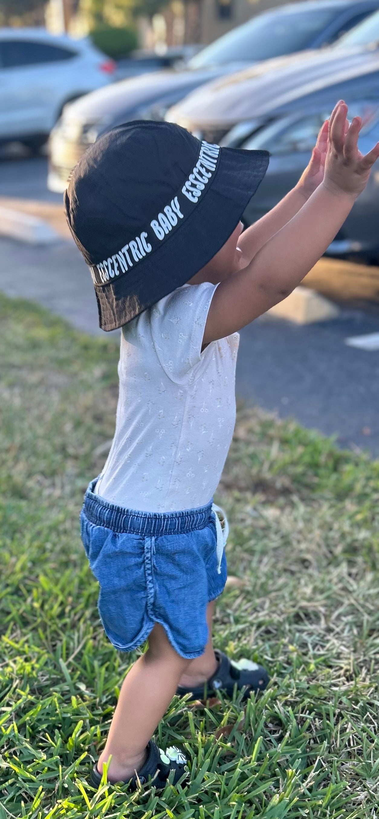 Esscentric Bucket Hat